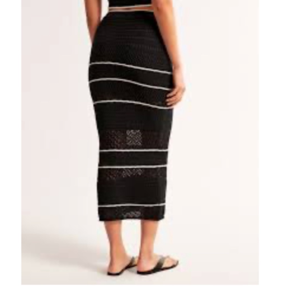 Abercrombie Mid Rise Crochet-Style Maxi Skirt in black / white - Picture 2 of 7